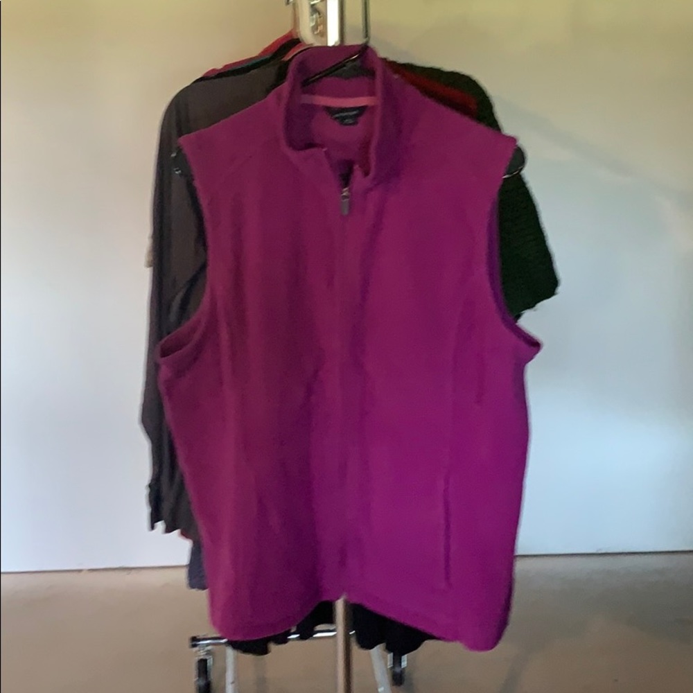 Fleece vest with pockets